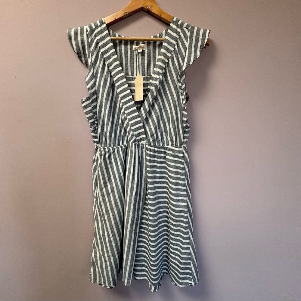 Hem & Thread Striped Flutter Sleeve Surplice‎ Mini Dress Grey White Medium NWT